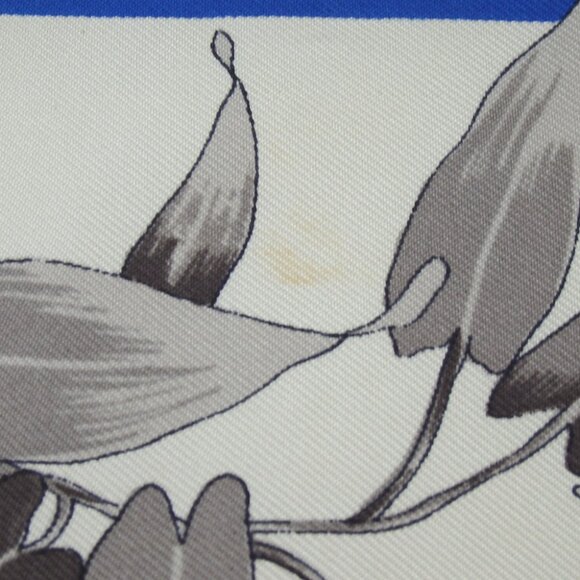 Authentic GUCCI Bird pattern scarf silk [Used] - Picture 4 of 6